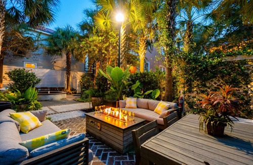 Cannonborough Elliotborough House | 6B at Saint Philip Square, One Block to King, Double Porch Oasis
