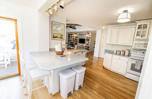 Mayo House | 6BR 3 Bath Waterfront Home w/Private Dock & Views