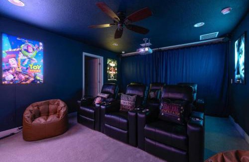 Ballast Point Villa | 6BR Heated Pool + Spa, Gym+ Peloton, Theater, GameRoom