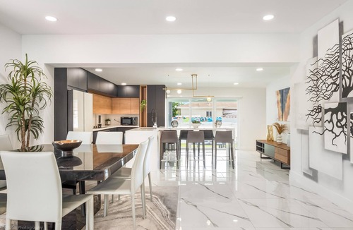 Coral Terrace House | 6BR Ultimate Retreat: Pool, Sports Court & BBQ