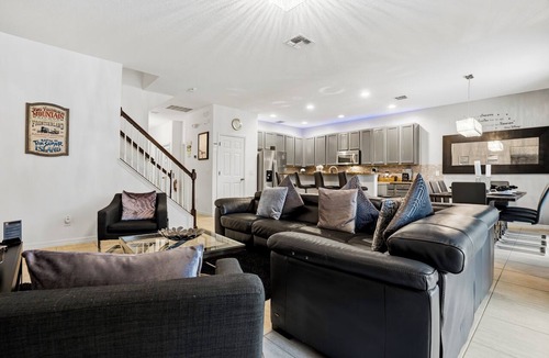 Watersong House | 6BR Villa, Sunny Pool & Spa, Cinema, Arcade & Games