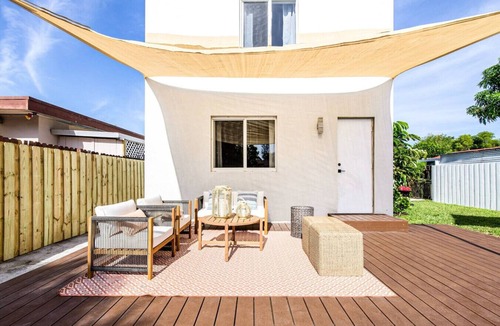 West Little Havana House | 6BR Villa w/Pool, King Beds & Top Amenities!