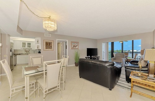 Siesta Key Condo | 6th Floor -2 Bedroom, 2 Bath, On Your Own Private Harbor- Luxury W/Full Amenities