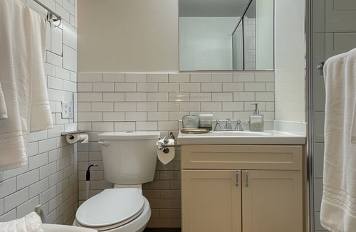 Upper West Side Apartment | 7-Bed: Upper West Side Near Central Park & Museums, Ideal for Groups & Families