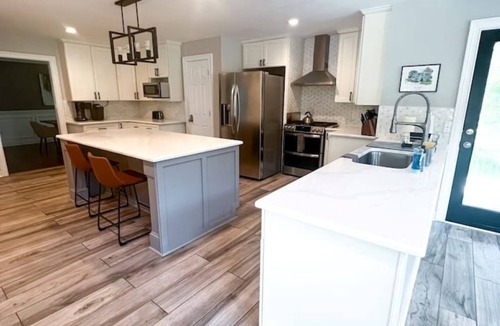 Belmont House | 7 Bedroom Updated Lake House Close to Charlotte