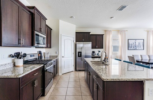 Sunridge Woods House | 7 Beds Pet-Friendly, Resort Water Park & Sport Courts, Pool/Jacuzzi, BBQ, Games