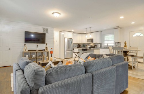 Collier Heights Cottage | 7 Mi to Atlanta Stadium! Spacious Group Retreat