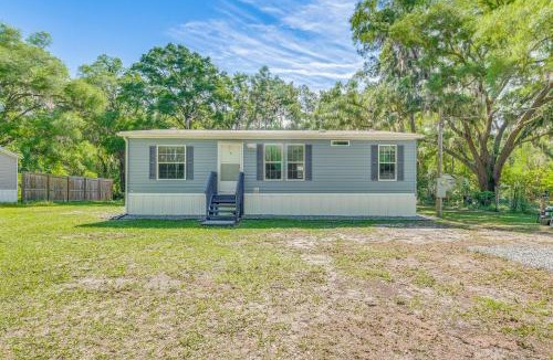 Citrus Springs House | 7 Mi to Crystal River Home with Yard and Fire Pit!