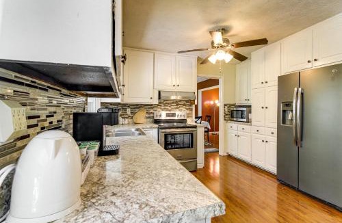 Lilburn House | 7 Mi to Stone Mtn Park! Spacious Family Getaway