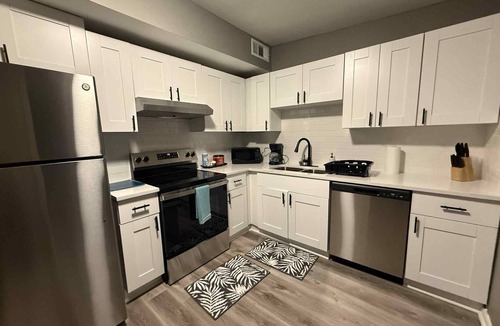 Lake Bradford -Cascade Lake House | 7 min to Doak Stadium 5 Min from Airport NEWLY renovated house!