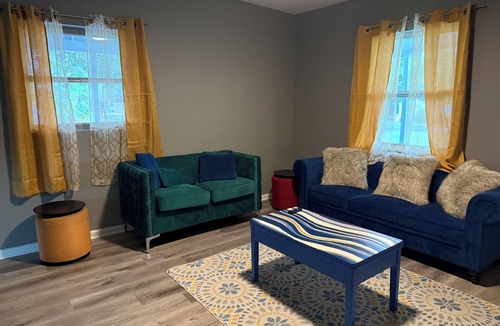 Lake Bradford -Cascade Lake House | 7 min to Doak Stadium 5 Min from Airport NEWLY renovated house!
