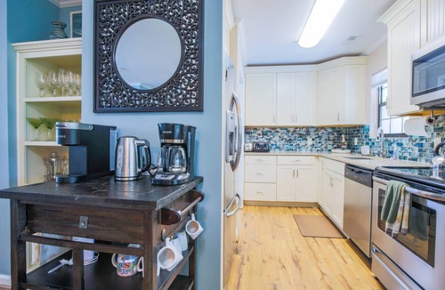 Sunset Point House | 7 Min Walk to the Best Access Point on the Beach! Enjoy Incredible Views from the Solarium.