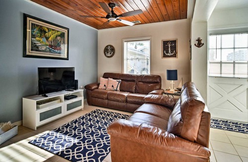 Indian Shores Cottage | 71 m² Cabin ∙ 2 bedrooms ∙ 4 guests
