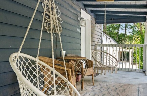Hapeville House | 724A · The Blue Bungalow - Min to Downtown and Airport!
