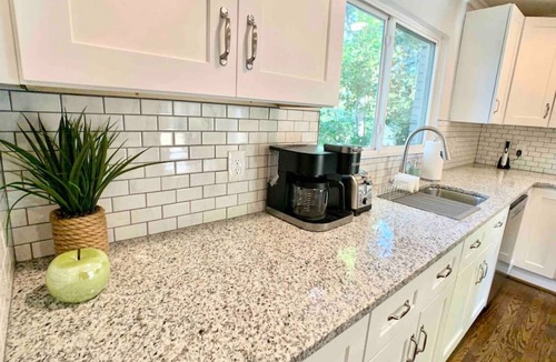 East Forest House | 727 Glendora · Sparkling GEM Min 2Uptown/Bojangles/Ovens/Matthews