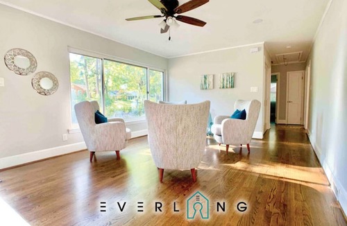 East Forest House | 727 Glendora · Sparkling GEM Min 2Uptown/Bojangles/Ovens/Matthews