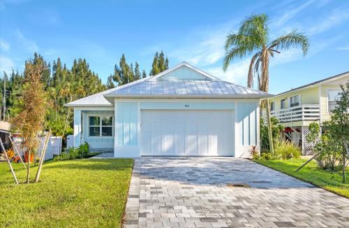 Naples Park Apartment | 767 NEW! World Class Luxury Home w Heated Saltwater Pool
