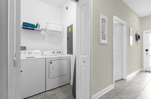 Four Corners House | 770PB Weekly Stay BR With Pool