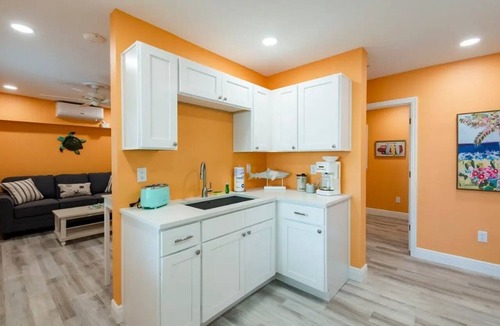 St. Pete Beach Condo | 🌴8 Individual Units🌞Near Beach/Restaurants🐠Pool☀ The Lofts 1-7