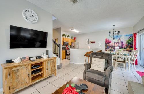 Kissimmee Villa | 8 Mi to Disney: Villa w/Screened Pool & Lanai