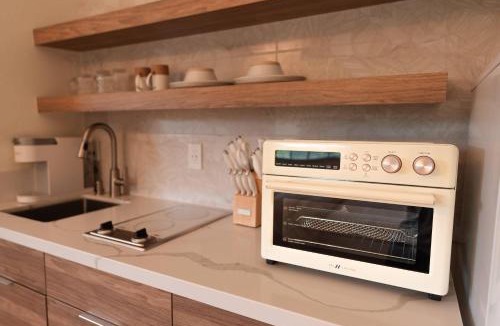 Fort Pierce Shores Hotel | #8 Queen Size Bedroom Near the Beach Pet Friendly