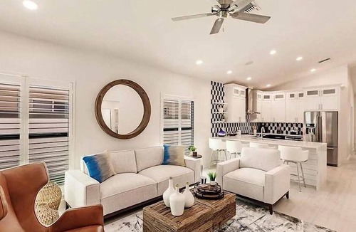 Naples Park House | 819 Tropical Bliss · Heated Pool/Spa · Walk2Beach