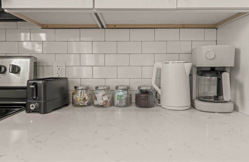 West Conshohocken Apartment | 82 WalkScore | Free Parking | King Bd | Built 2023