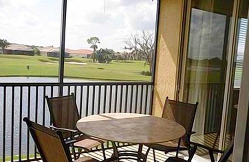 Braden River House | 8304-102 Gorgeous golf and lake view coach home next to pool
