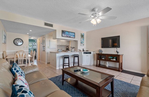 Sunset Beach Condo | 85 m² Condo ∙ 2 bedrooms ∙ 4 guests