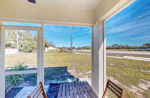 Bay Acres Condo | 88 m² Condo ∙ 2 bedrooms ∙ 6 guests