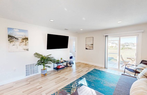 Bay Acres Condo | 88 m² Condo ∙ 2 bedrooms ∙ 6 guests