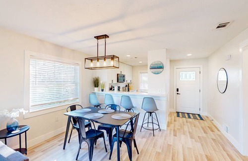 Bay Acres Condo | 88 m² Condo ∙ 2 bedrooms ∙ 6 guests