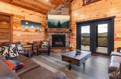 Caton Cabin | 8BR 8.5BTH Cabin sleeps 28-30 Indoor Pool&Pavilion 10min to Dollywood The Island