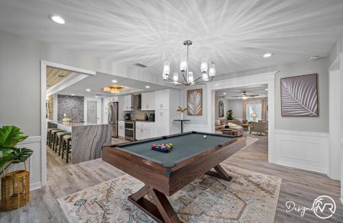 Harbor Hills House | 8BR w Heated Pool Waterview - Close to Beach