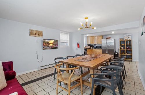 Ducktown House | 9 Bedroom, 14 Beds House Great for Big Groups Near Boardwalk, Tropicana