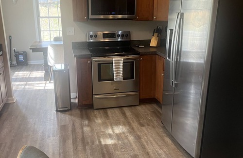 Madison Heights House | 9 Miles from Liberty, Jet Ski Rental, 7 min from Paddle Boarding on the James