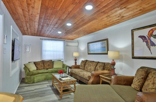 Treasure Island House | 9 - Seahorse Cottages