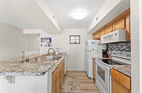 Cherry Grove Beach Condo | 910 @ The Oceans in Cherry Grove - Oceanfront 1BR