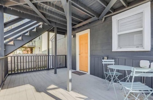 Southbank House | 919- Single Level Home, San Marco, Central, Convenient to Shops, Pets Ok