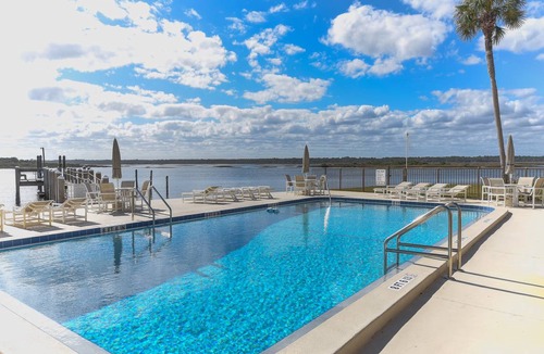 Crescent Beach Condo | 93 m² Condo ∙ 2 bedrooms ∙ 4 guests