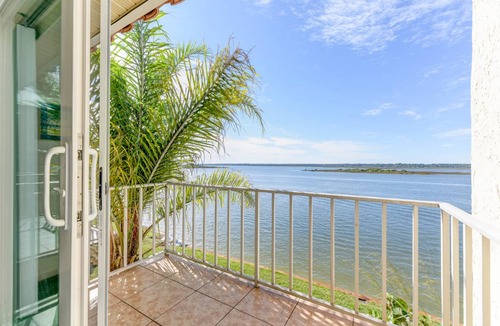 Crescent Beach Condo | 93 m² Condo ∙ 2 bedrooms ∙ 4 guests