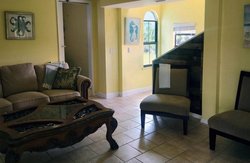 Saint James City House | 93 m² House ∙ 2 bedrooms ∙ 6 guests
