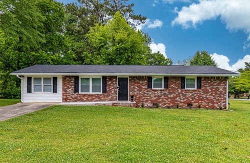 Addison Heights Cottage | 941 Pine Manor Family