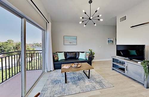 Madeira Beach Condo | 95 m² Condo ∙ 2 bedrooms ∙ 6 guests