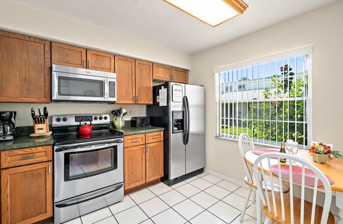 Historic Downtown Melbourne Condo | 98 Nt Sept 1-30 Patio, BBQ Dining Shopping Beach Golf Kayak Parks. All so close