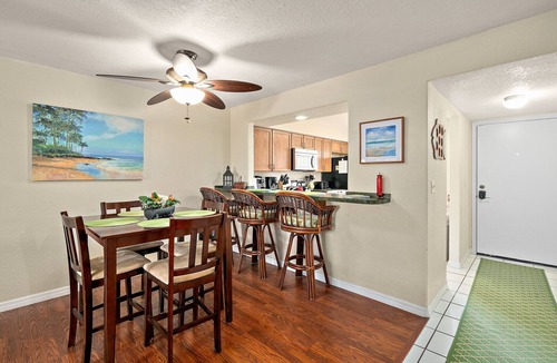 Historic Downtown Melbourne Condo | 98 Nt Sept 1-30 Patio, BBQ Dining Shopping Beach Golf Kayak Parks. All so close