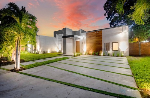 North Miami Beach House | 9BR Opulent Villa Emerald