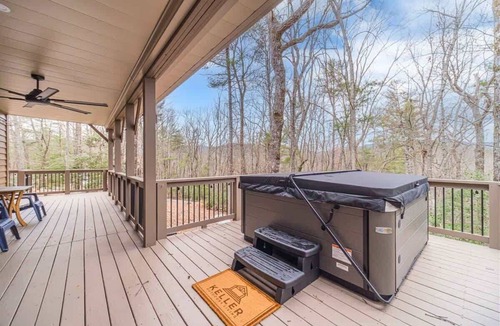 Cleveland House | A BEAR HUG - 3 BR 3.5 BA LUXURY CABIN W/GAME ROOM