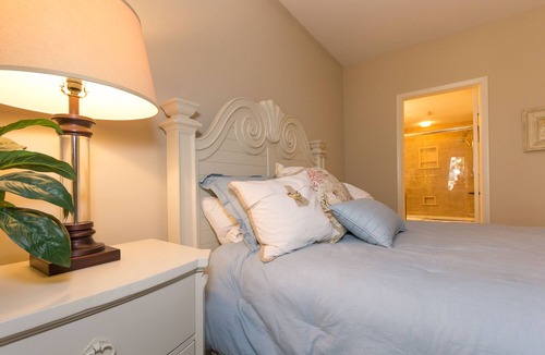 Palmetto Dunes Villa | A Beautiful 2 Bed/2 Bath Shelter Cove Villa Overlooking Lagoon