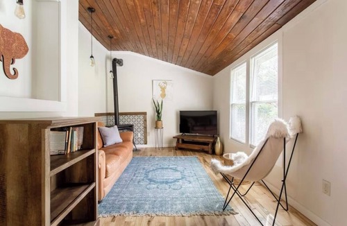 College Grove House | A Boho Retreat - THE FIREFLY- A charming 2-bedroom home with complete privacy!